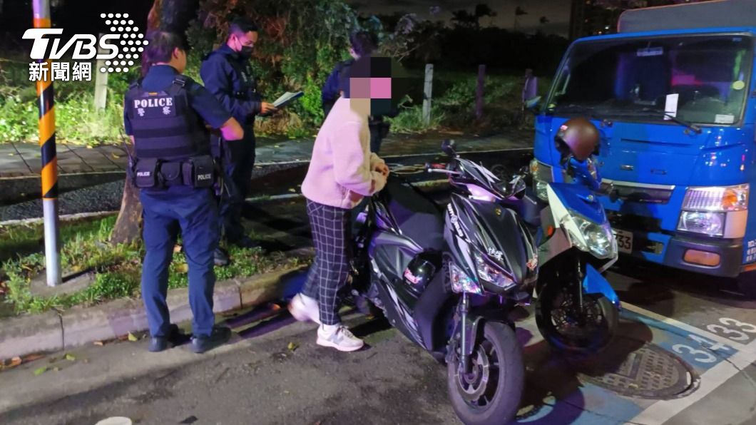 除了酒駕違規之外,警方也強力取締改裝噪音車。(圖/TVBS)