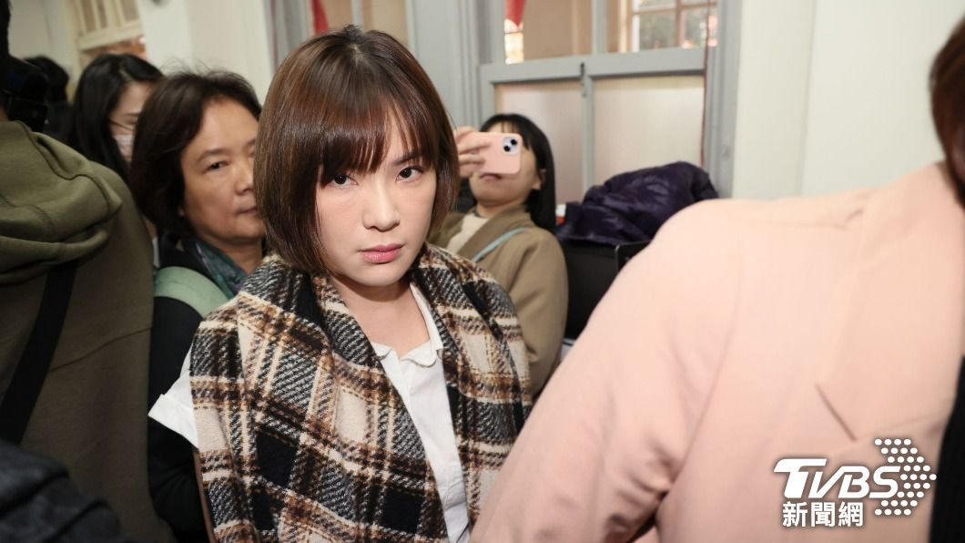 陳沂遭毆打後現身記者會。（圖／趙世平攝）