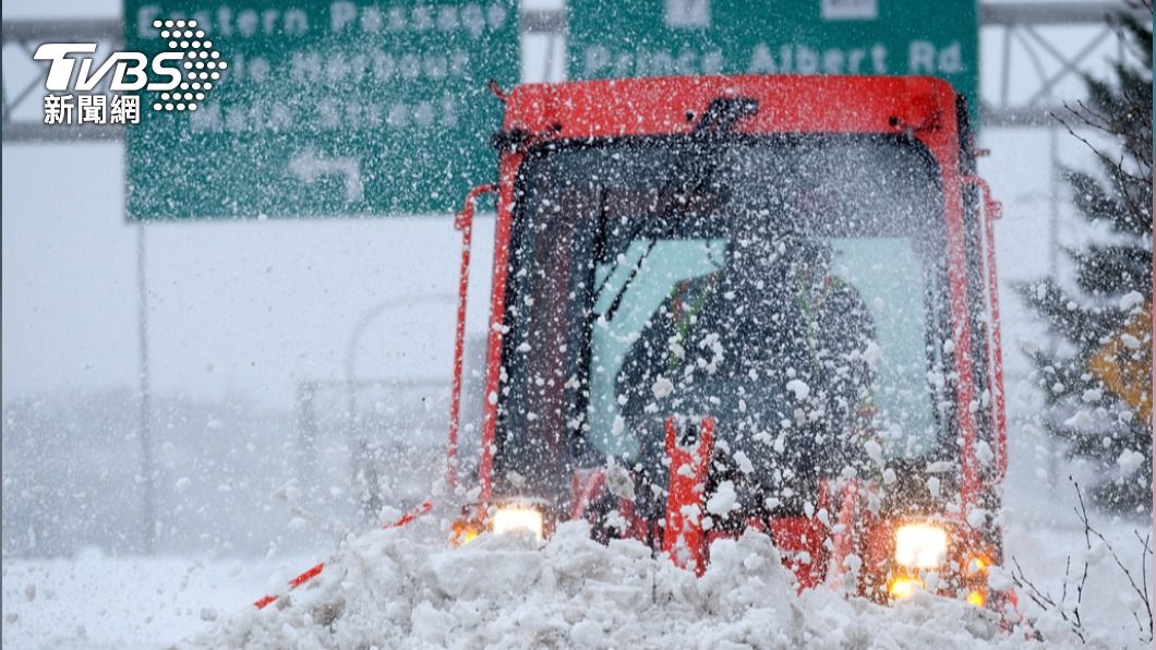 加拿大空前性降雪積雪快淹到屋頂 交通癱瘓部分地區進入緊急狀態