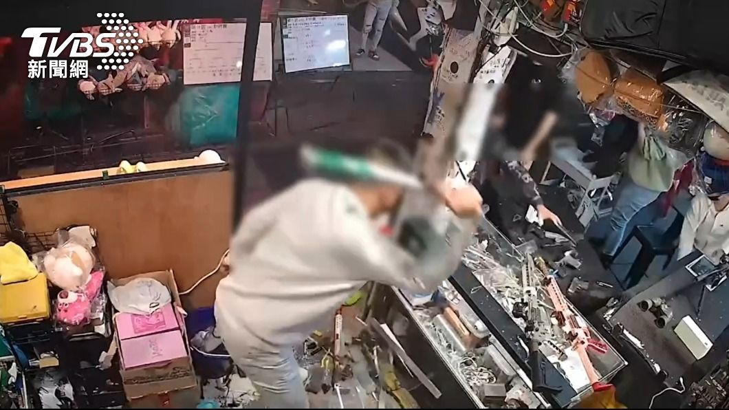 士林夜市驚見棒球隊!停車爆嫌隙 竹聯男率小弟狠砸氣球攤