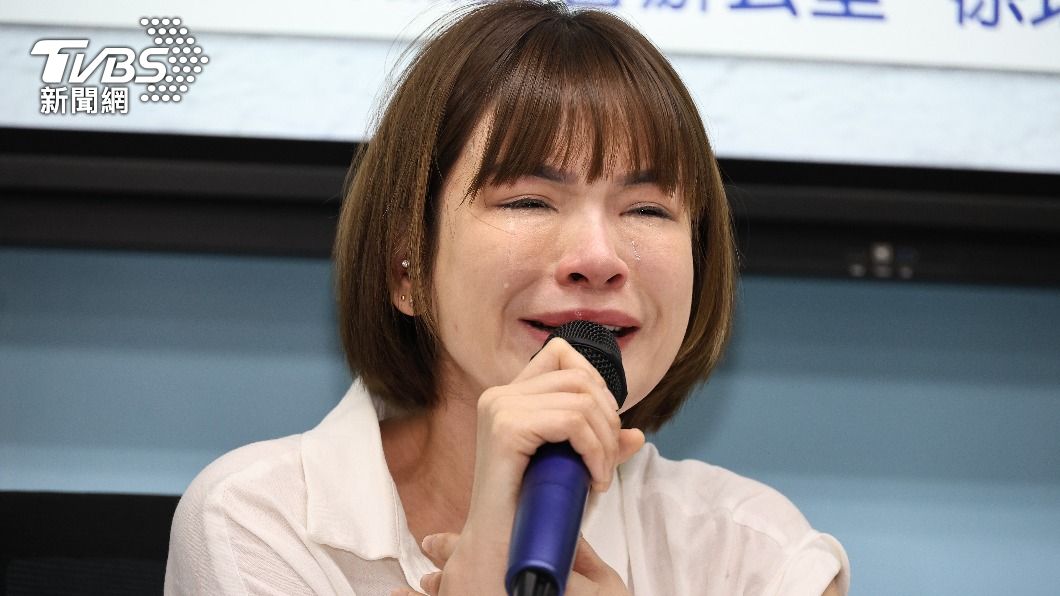 陳沂記者會上崩潰痛哭。(圖/張哲鳴攝)
