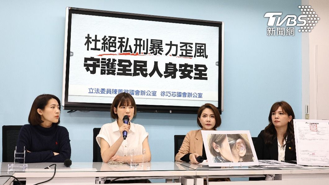 國民黨立委徐巧芯、陳菁徽以及台北市議員鍾沛君陪同陳沂召開記者會。(圖/張哲鳴攝)