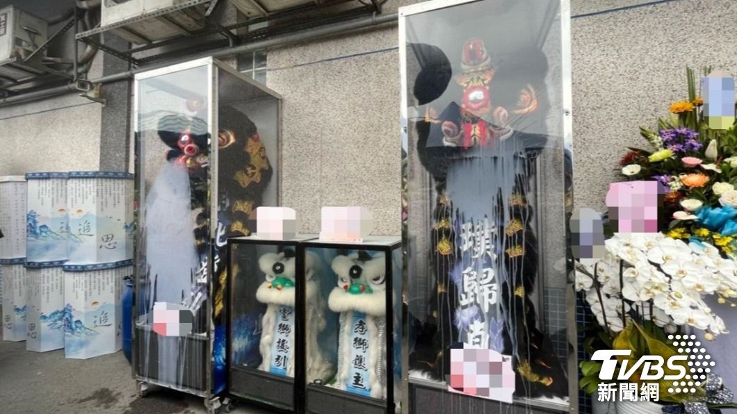 靈堂前雙手合十!下一秒朝靈獅潑漆 19歲男:非針對喪家