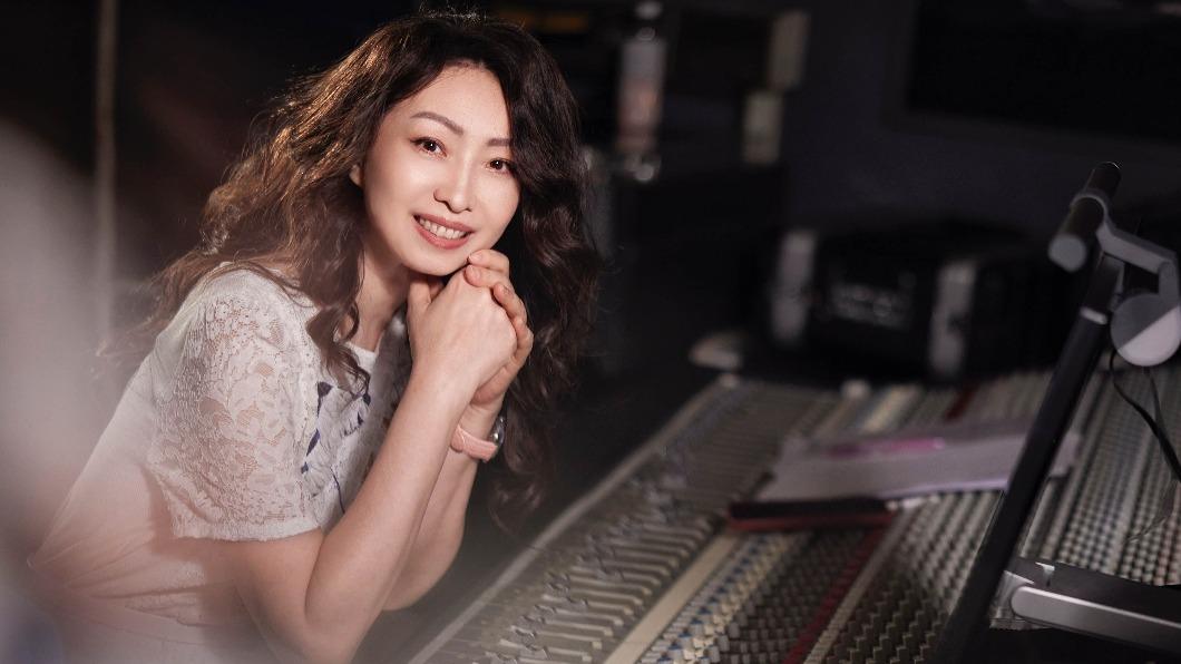 神隱30年!55歲玉女歌手凍齡美成這樣 年後暖心計畫公開了