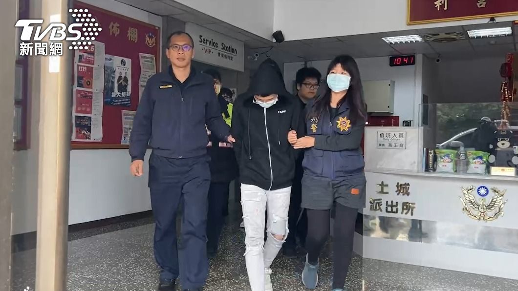 警方將黃男等5人移送法辦。(圖/TVBS)