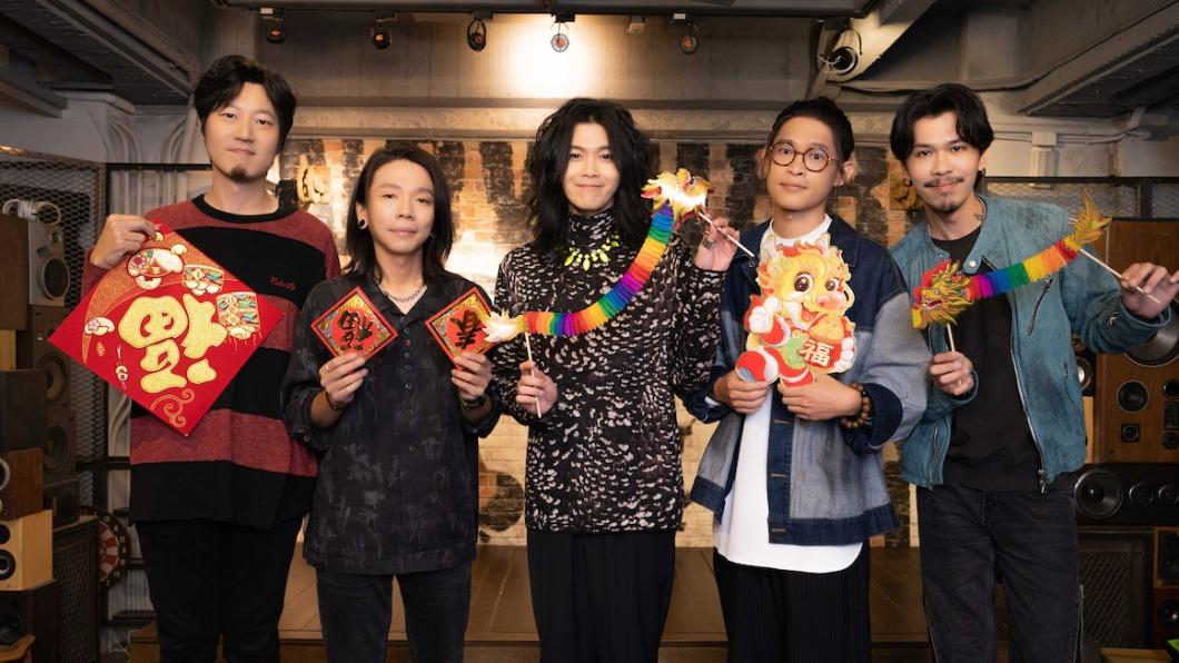 麋先生準備各式禮物和同門交換，讓全場笑聲不斷。（圖／相信音樂提供）