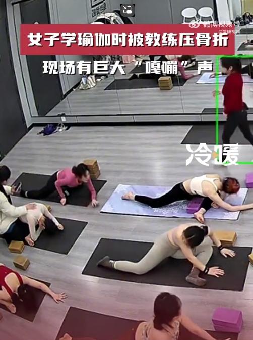 女學員當場慘叫痛哭,嚇傻全班。(圖/翻攝自微博冷暖視頻)