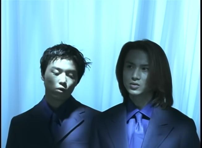 堂本剛(左)走的是個性派,與王子路線的堂本剛一大不同。(圖/翻攝自KinKi Kids YouTube)