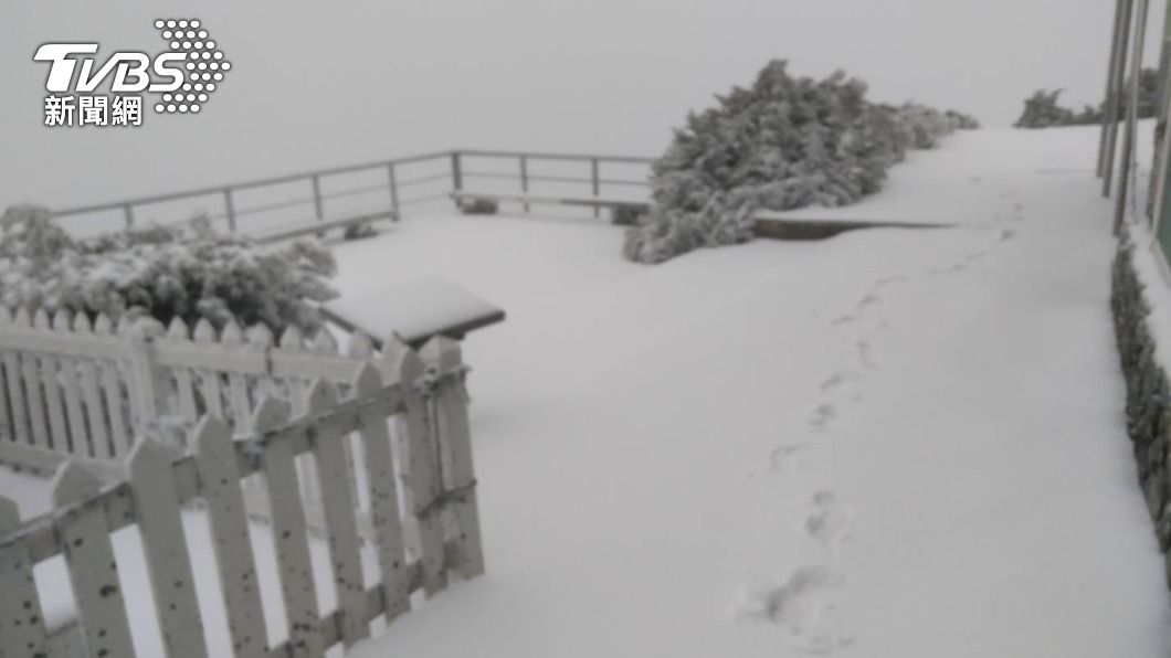 水氣與低溫配合,中部以北3000至3500公尺以上高山可望有降雪。(圖/氣向署提供)