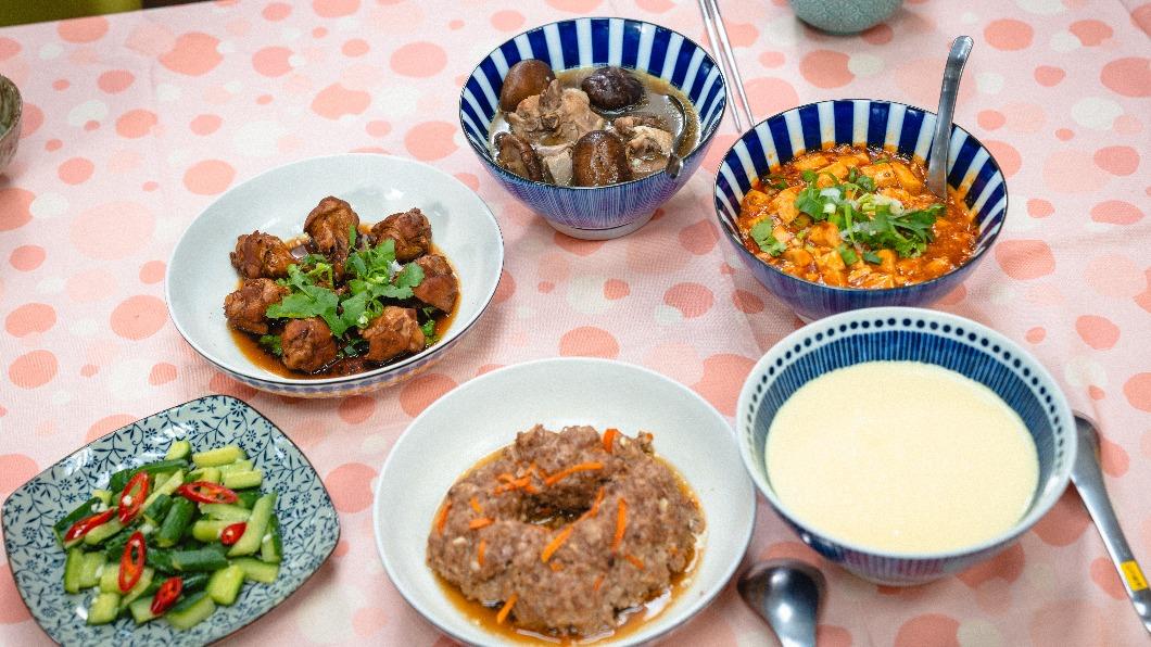 蘇巧慧揪立委回味「留學年菜」。(圖/蘇巧慧辦公室提供)