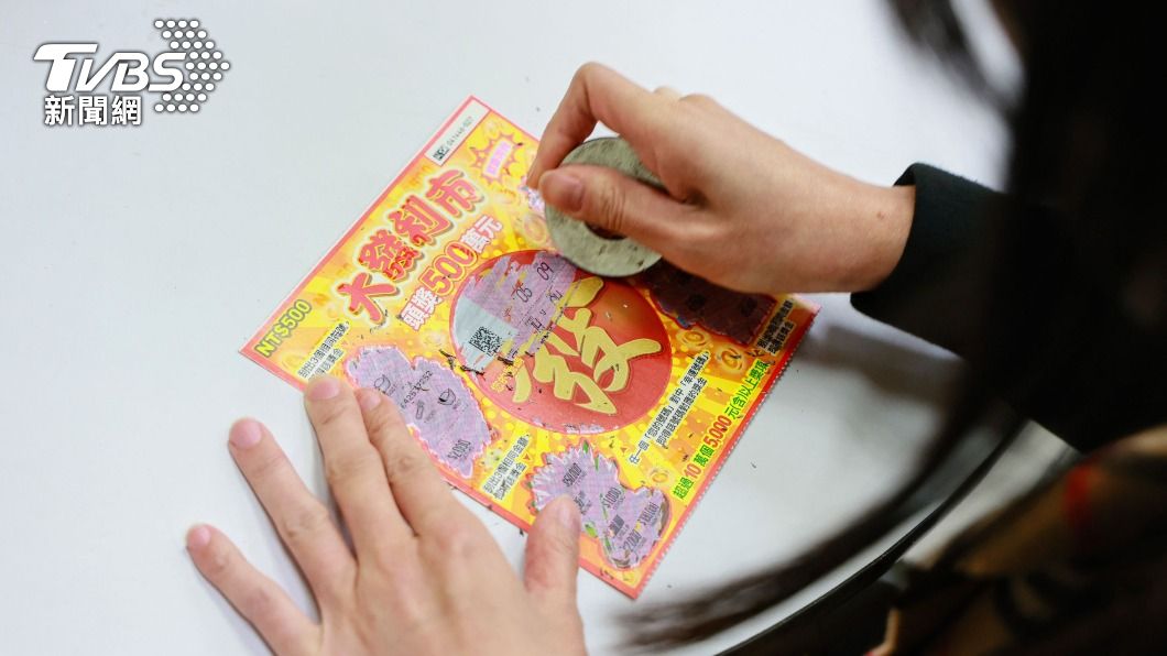 一對情侶刮中200萬元+賓士休旅車,成為該獎項首位幸運得主。(示意圖,非當事人/TVBS)