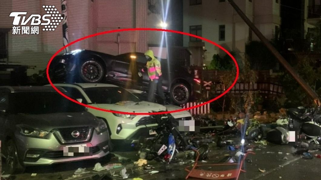 快訊/除夕保時捷撞爆14車 稱「不舒服先走」駕駛被抓了
