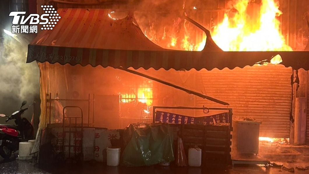 除夕不平靜!台中凌晨民宅、店家竄火光 6民眾驚險逃生