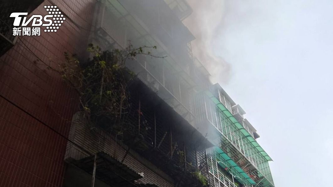年夜飯煮一半瓦斯外洩氣爆燒屋 88歲獨居婦雙手燒燙傷