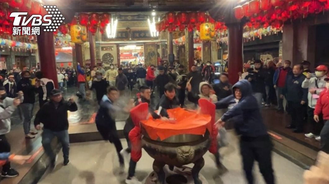 進喔!西螺福興宮搶頭香 31歲新婚狀元許願:想生龍寶寶