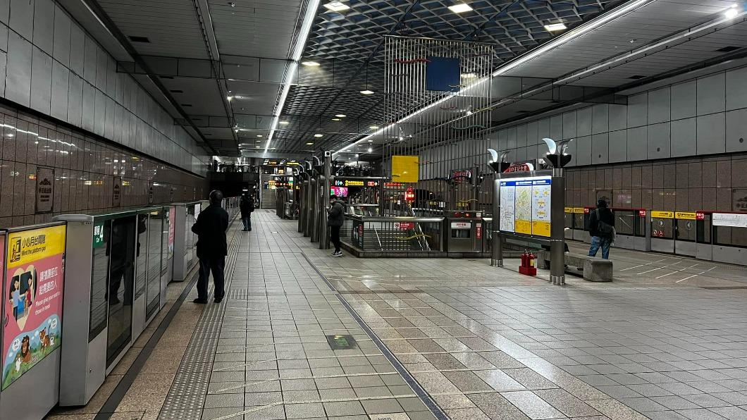 台北捷運這站除夕破天荒變空城 他說:像極了疫情3級警戒