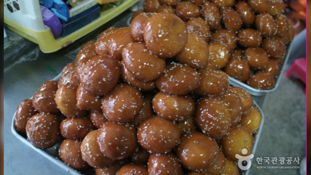 中央市場還有隨處可見的還有蜜糖麵包。(圖/韓國觀光公社)