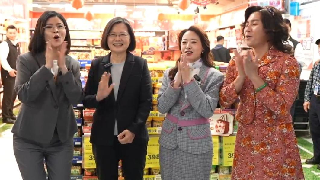 十年沒逛賣場!蔡英文合體「陪沈團」買年貨 竟愛吃1惡魔配菜