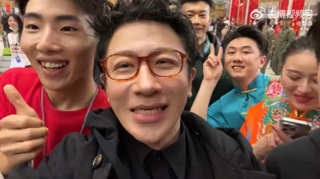 知名主持人任魯豫透露,劉謙當晚含淚離開。(圖/翻攝自劉謙微博)