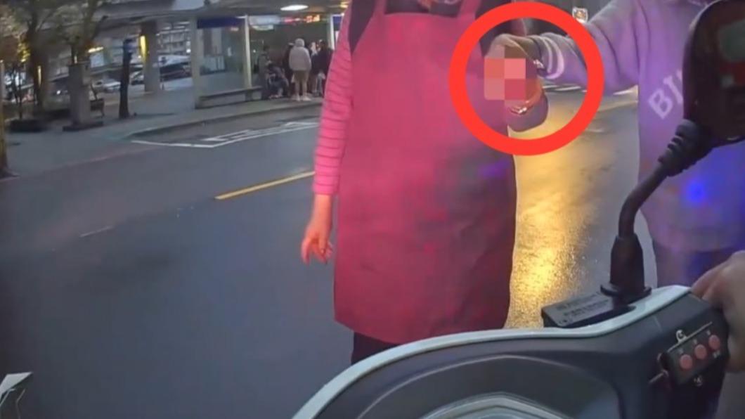 婦人準備年菜割傷血流不止 攔警協助送醫