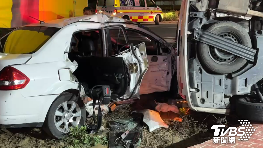 剛吃完年夜飯！媳婦開車遭「救護車撞凹」　後座婆婆命危送醫