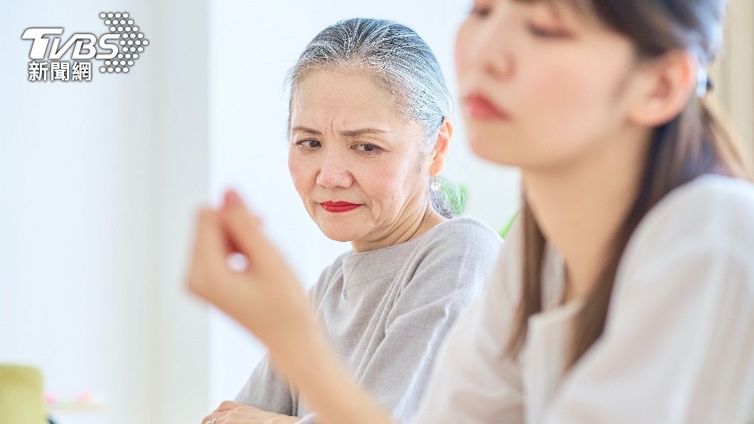 尪賺太少「她幫跑外送」!婆婆怒罵拋頭露面:鄰居知道很丟臉
