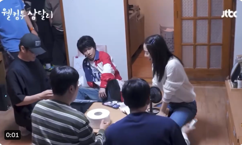 池昌旭不顧旁人大口吸菸。(圖/翻攝自X)