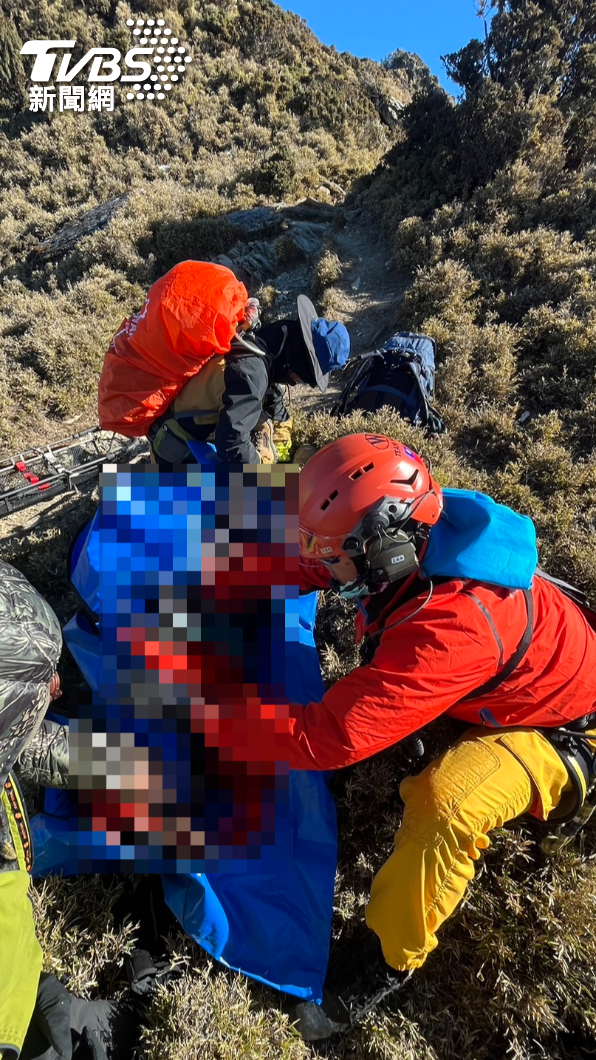 消防人員接觸到男子時,他已明顯死亡。(圖/TVBS)