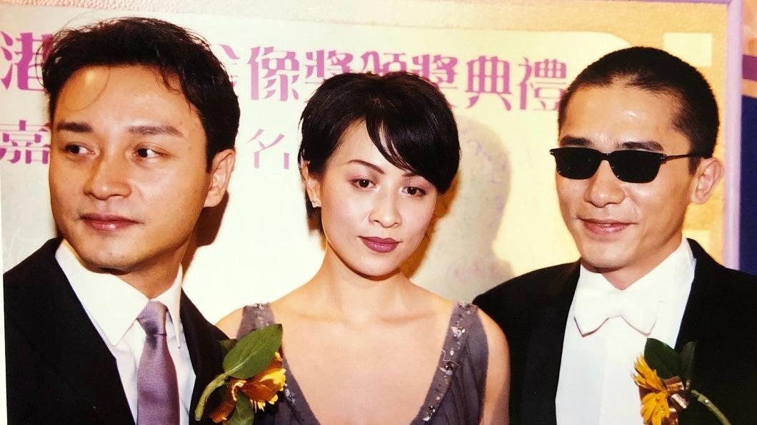 張國榮(左起)、劉嘉玲、梁朝偉等三人感情深厚。(圖/翻攝自微博)