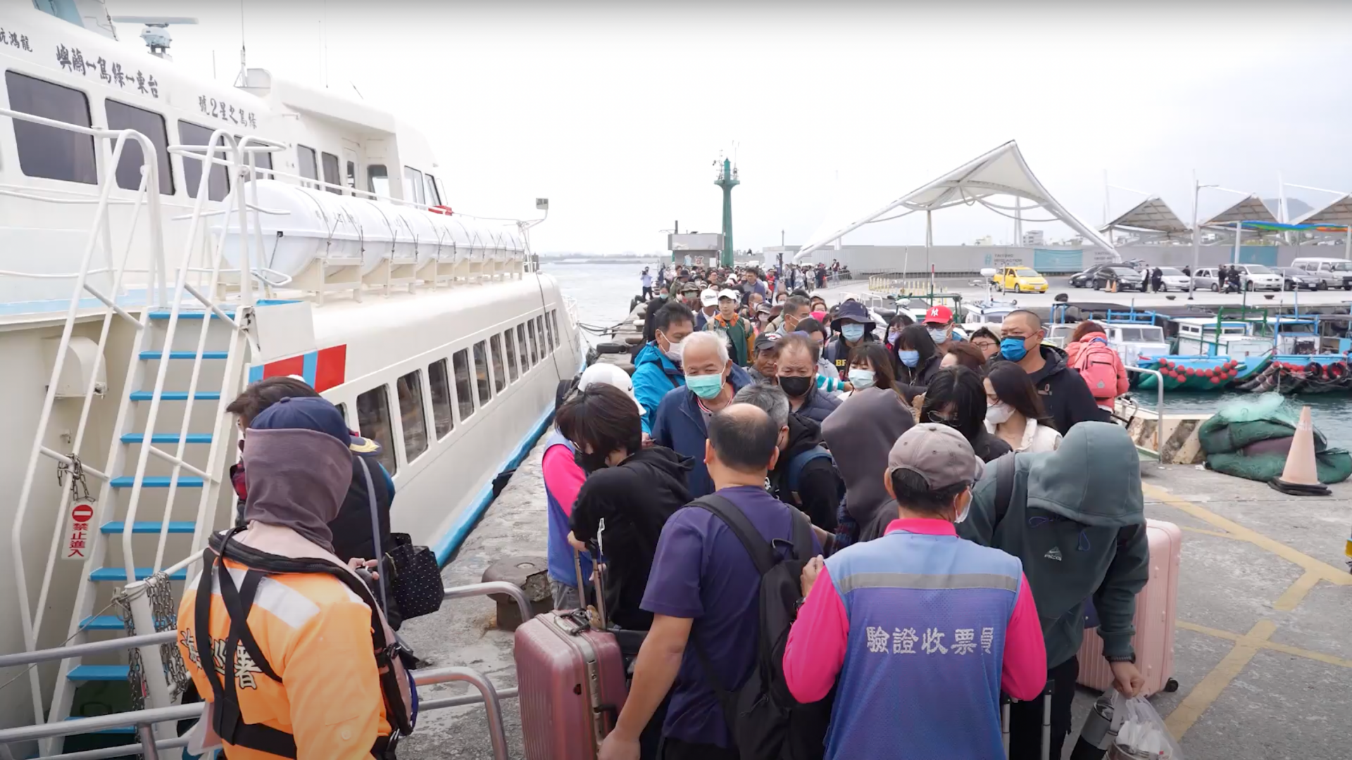 過年期間仍有不少遊客準備搭船前往綠島、蘭嶼旅遊。(圖片來源：台東縣政府)