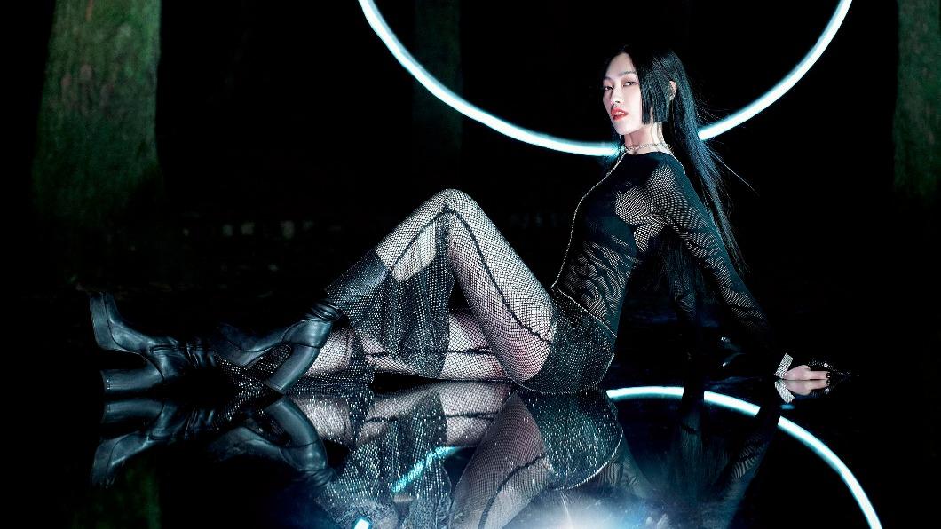 琟娜Verna推出首張個人EP《量子幹嘛糾纏》。(圖/谷優娛樂提供)