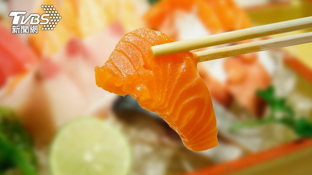 吃迴轉壽司生魚片頭暈狂瀉！醫姪子「敗血性休克」　鬼門關搶命7天