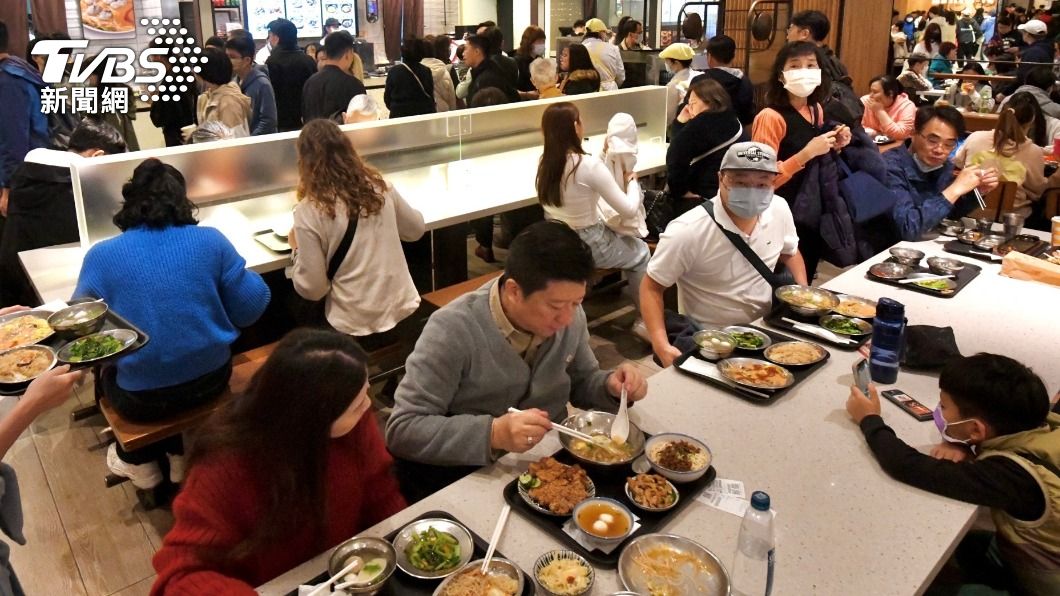嫌百貨美食街CP值低!貴又難吃「假日卻擠爆」 3優勢曝光