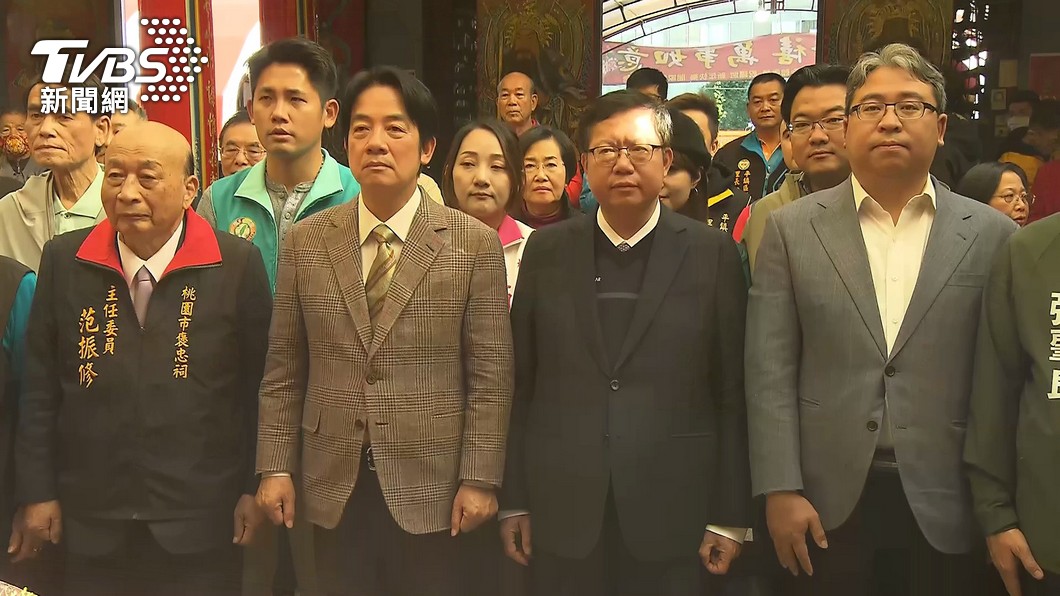 賴清德鐵灰西裝外套 搭黑襯衫發福袋