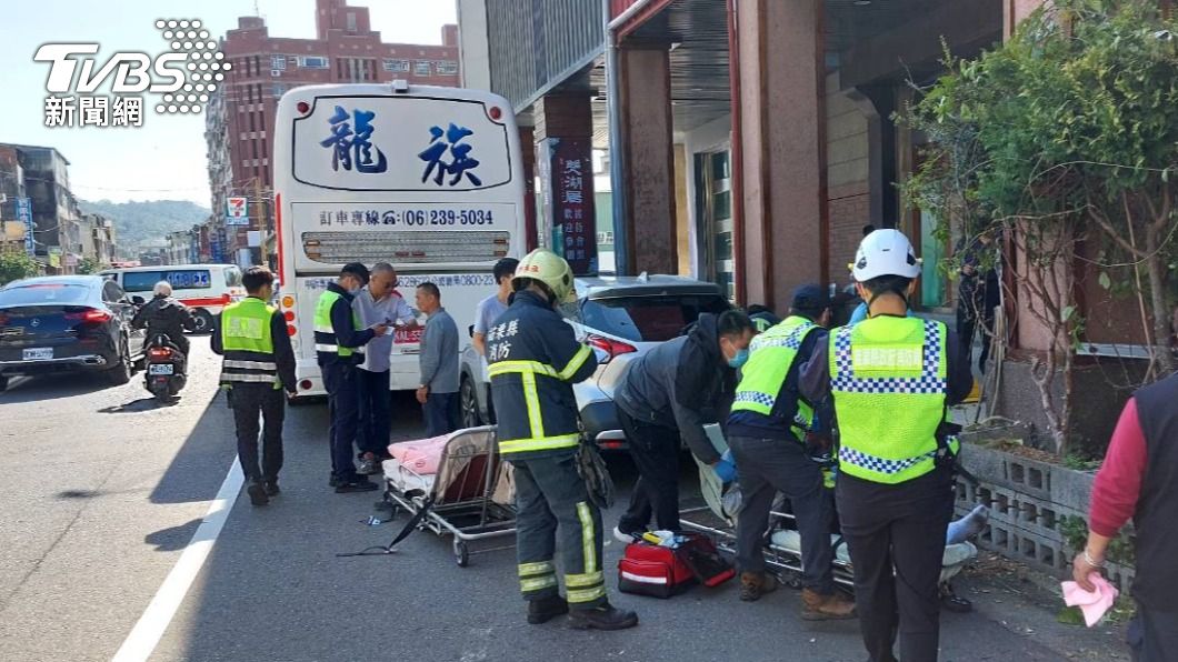 神明嘸保佑!男才剛拜完九華山 苗栗開車打瞌睡撞6名鐵道迷