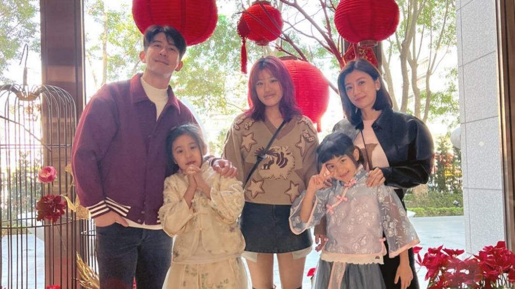 賈靜雯一家五口拜年有亮點!梧桐妹「同框孫志浩」甜喊4字