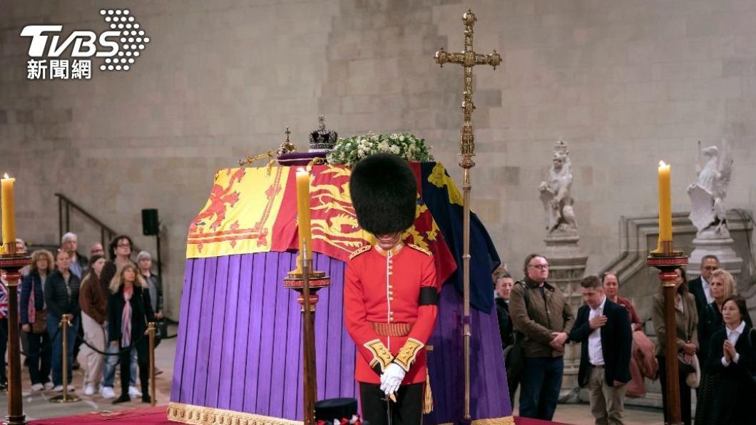 已故英國女王伊莉莎白二世(Queen Elizabeth II)國葬,是全球史上收視率最高的轉播。(圖/達志影像美聯社)