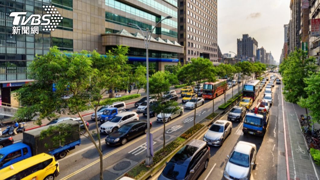 一堆年輕人開雙B滿街跑!他驚台灣景氣這麼好? 達人揭原因