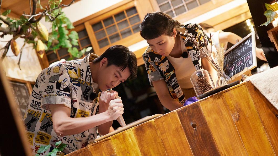 江宏傑(左)故意散佈他與甜點師傅江舟航吵架的假訊息。(圖/客家電視台提供)