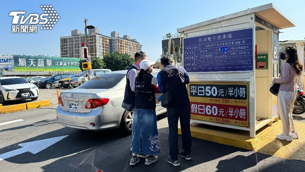 市府人員前往稽查。(圖/TVBS)