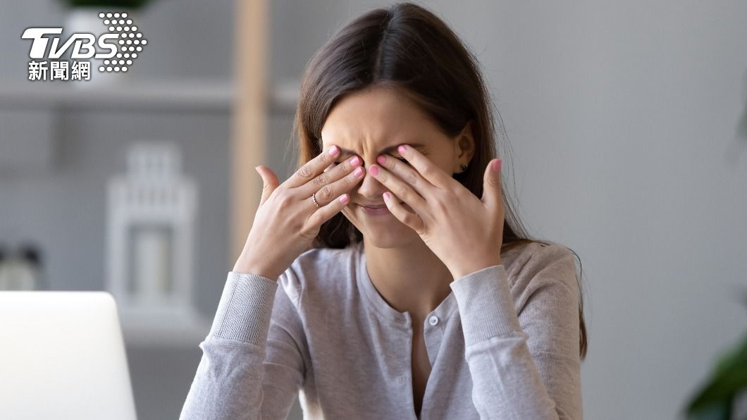 愛揉眼恐失明！抓一下「劇烈疼痛」後果竟摘眼球　這些情況要注意