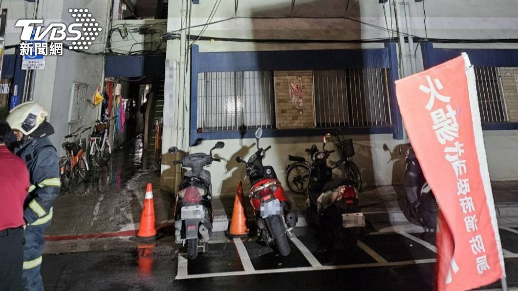 國宅內一名老翁死亡。(圖/TVBS)