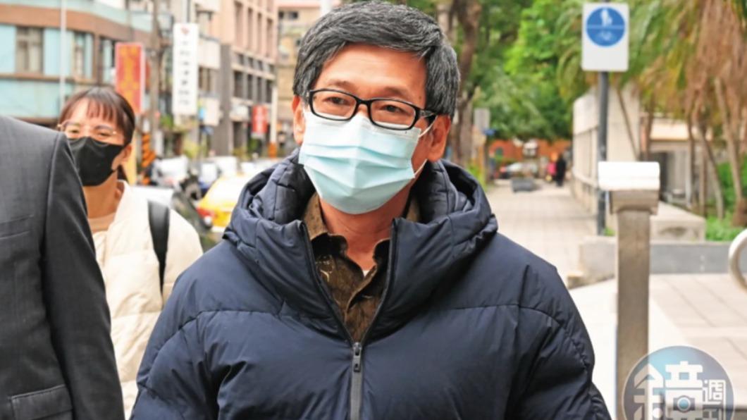 女書記官太辣！地院審判長「強行吸吮」頭埋雙腿：再5分鐘就好