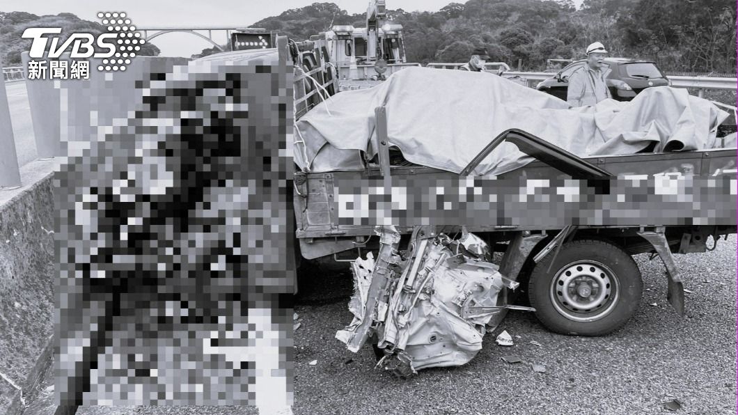 國3通霄段工程行小貨車撞緩撞車 「車毀滿地血」駕駛慘死