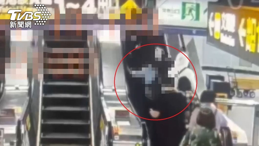 沒「緊握扶手站穩踏階」 婦搭手扶梯慘摔撞傷2女 下場慘了