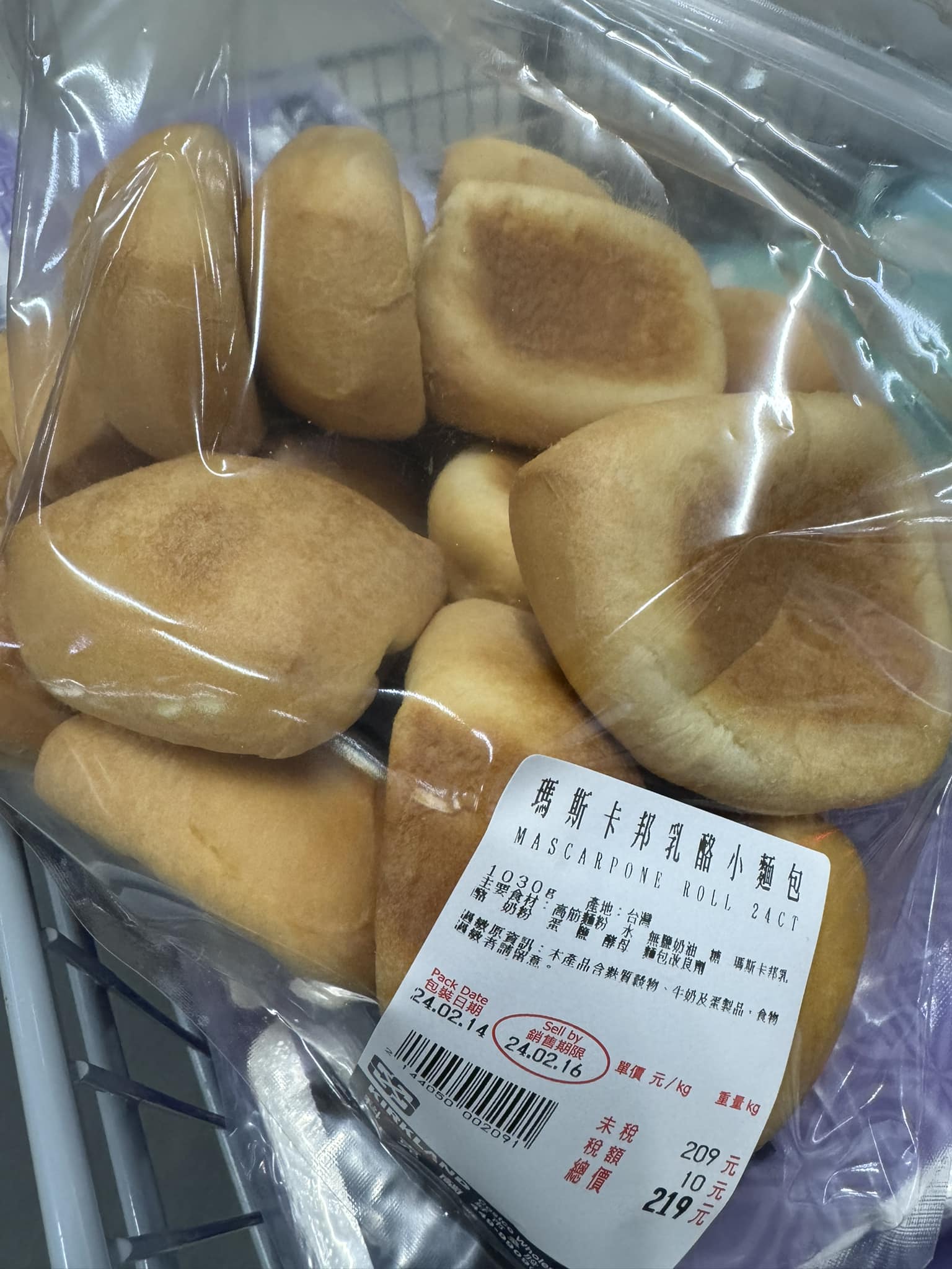 網友分享好市多新商品「瑪斯卡邦乳酪小麵包」。(圖/翻攝自Costco好市多 商品經驗老實說)