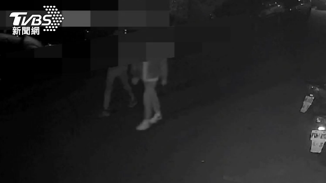 警方比對沿線監視器畫面後，竟發現林男當時與友人在外散步。（圖／TVBS）
