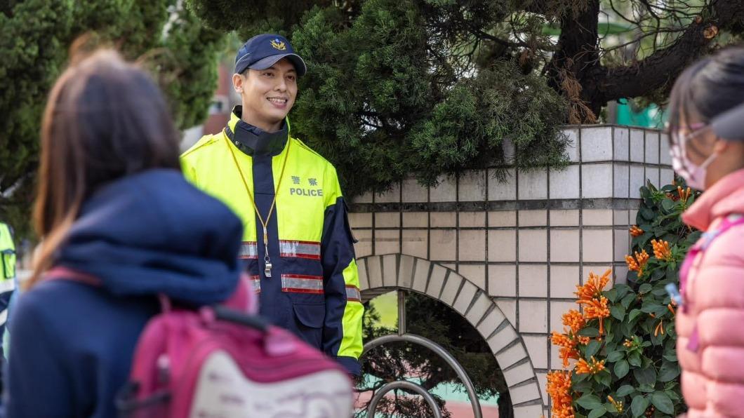 網友見帥警喊媽媽都醒了。（圖/翻攝自TCPB局長室）