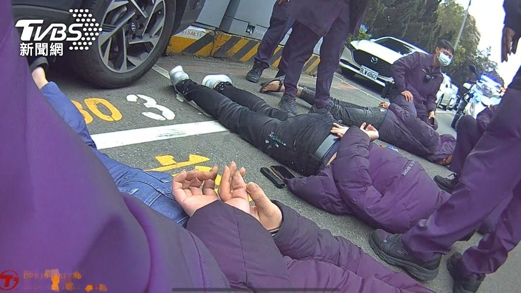 只為3萬元!3煞攔車討債「辣椒水狂噴」 耍狠1分鐘就被抓