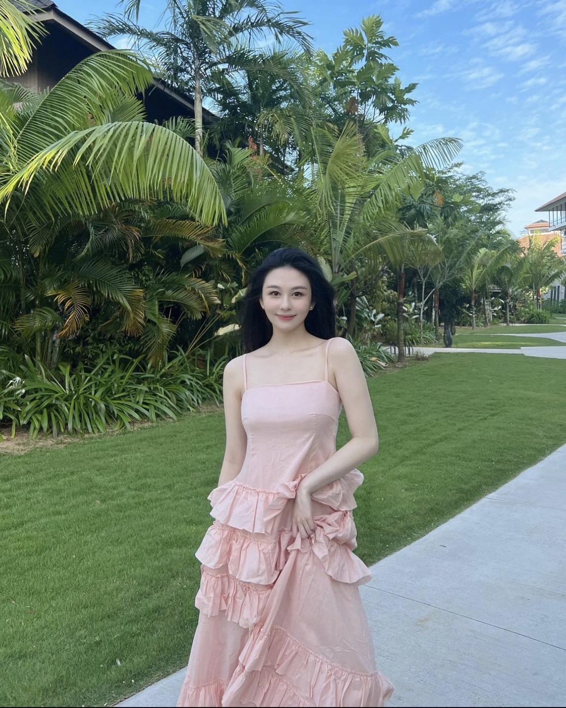 沈月這組照片是媽媽邱淑貞拍攝的。(圖/翻攝自沈月IG)